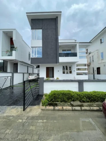 5Bedrooms Fully Detached Duplex