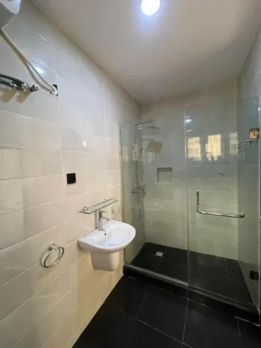 5Bedrooms Fully Detached Duplex