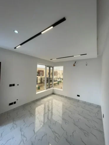 5Bedrooms Fully Detached Duplex